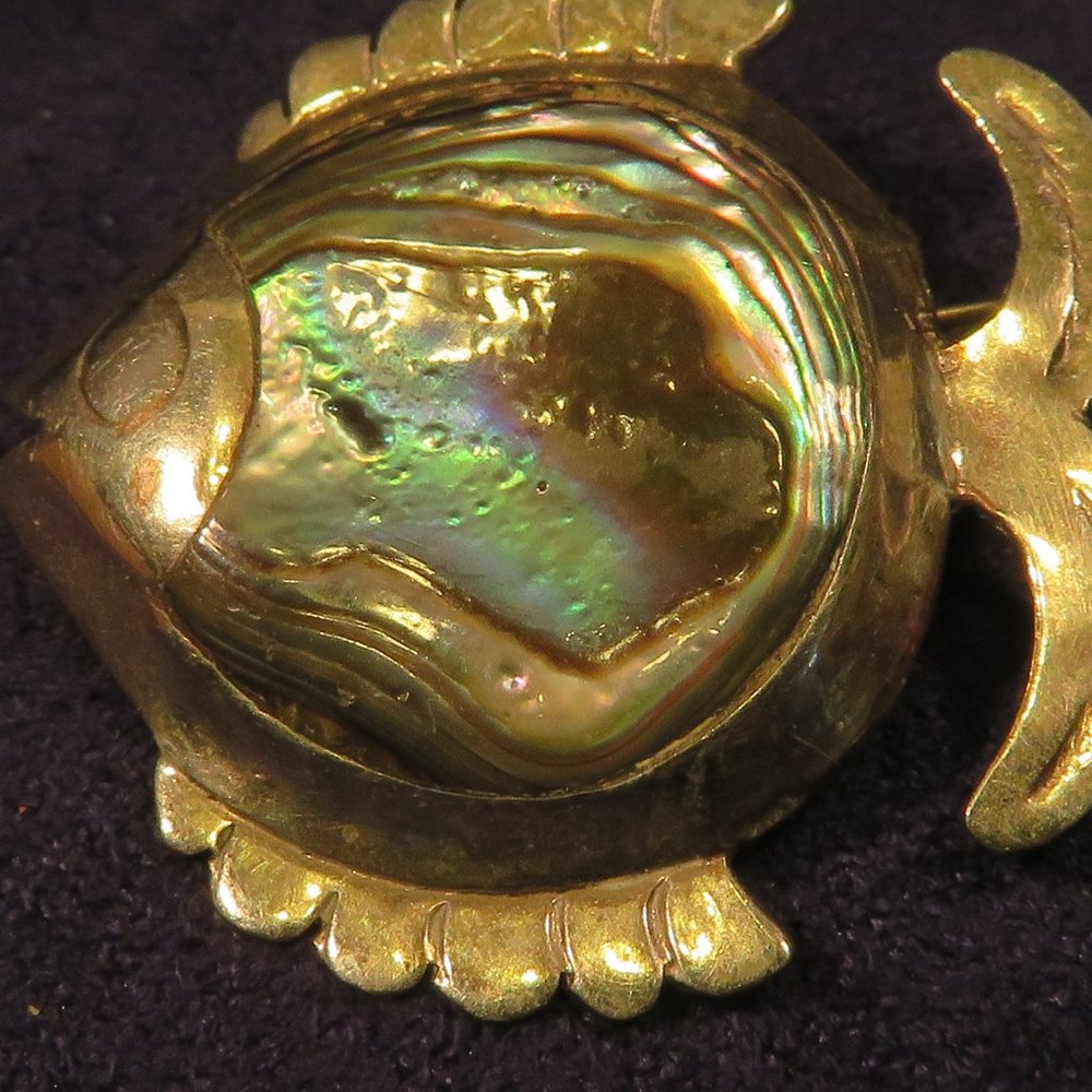 Silver and Abalone Fish Brooch Mexico 1" x 1" (770)